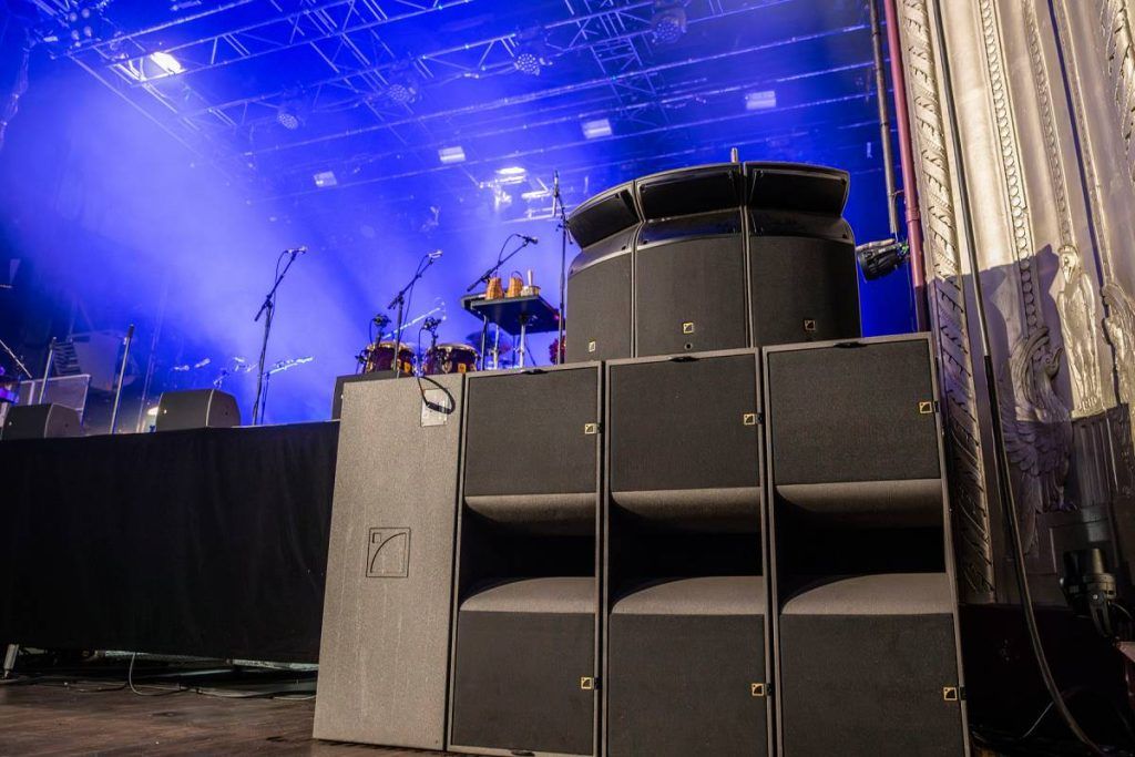 Four KS28 subs per side are vertically arranged in a cardioid configuration