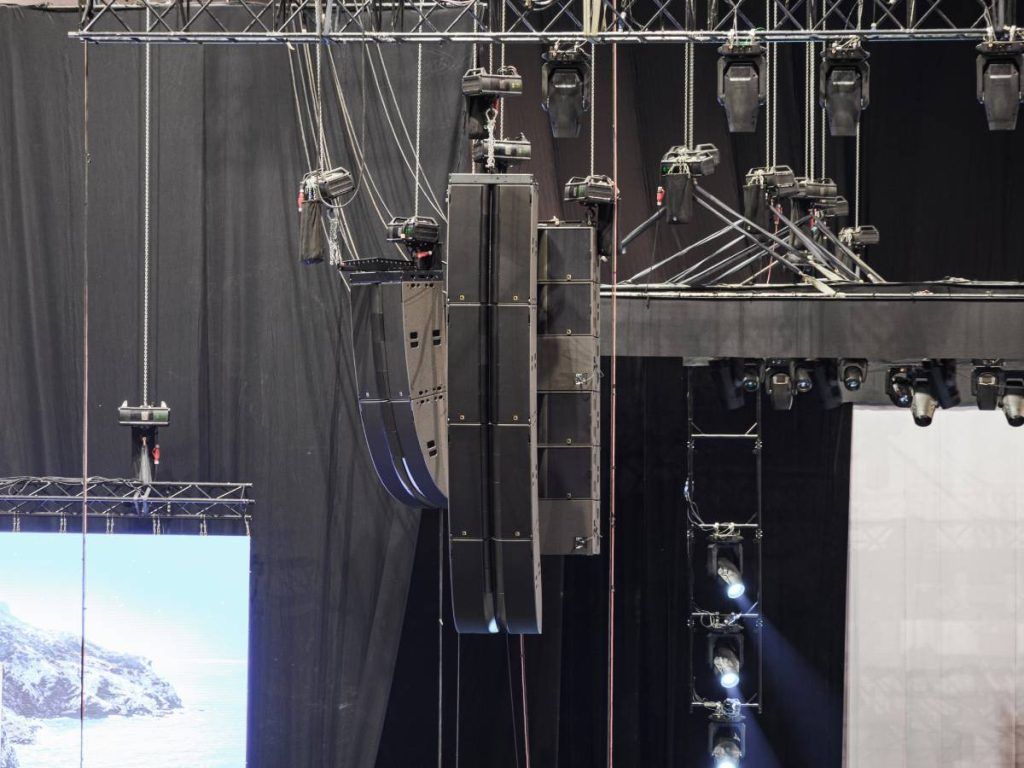 The second-floor wing seating area at Taipei Arena was covered by a side-fill system of one L-Acoustics L2 and one L2D per side.