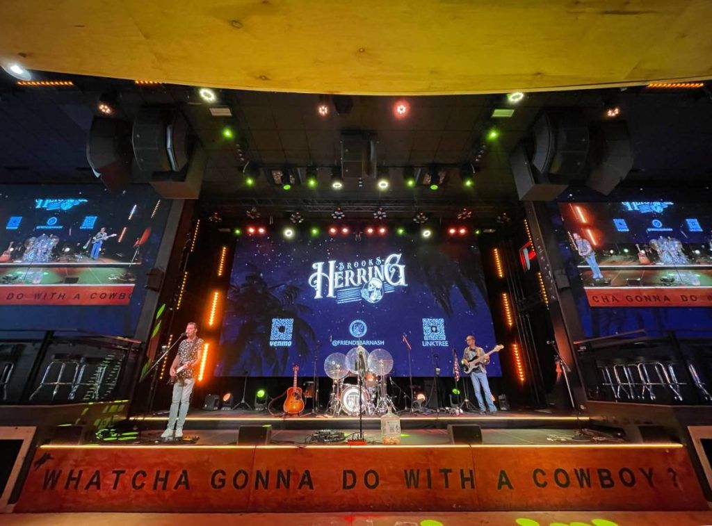 Friends In Low Places’ Honky-Tonk features an L-Acoustics concert sound system featuring A15i main and outfill hangs, an A10i center array, and flown KS21i subs