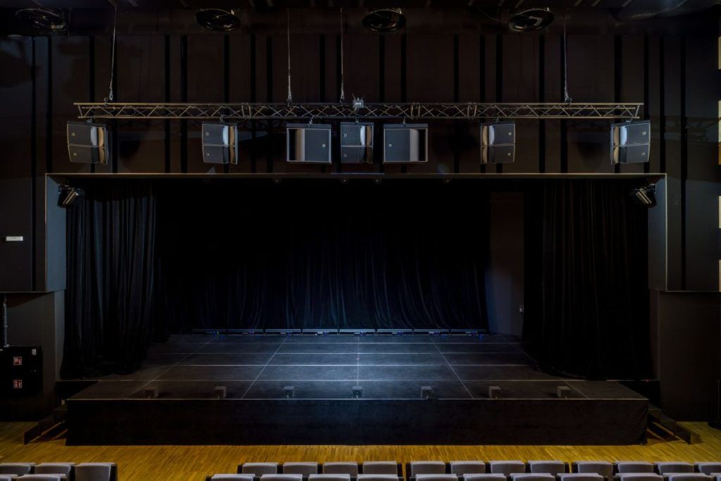 The L-ISA configuration includes five hangs of two L-Acoustics A10i spread across the proscenium, with two flown hangs of two KS21i subwoofers.