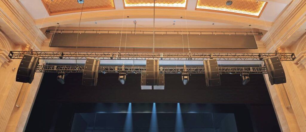 The L-ISA configuration featured five main arrays comprising two L-Acoustics A15 Focus and two A15 Wide each with two hangs of two KS21 subwoofers positioned behind the center array