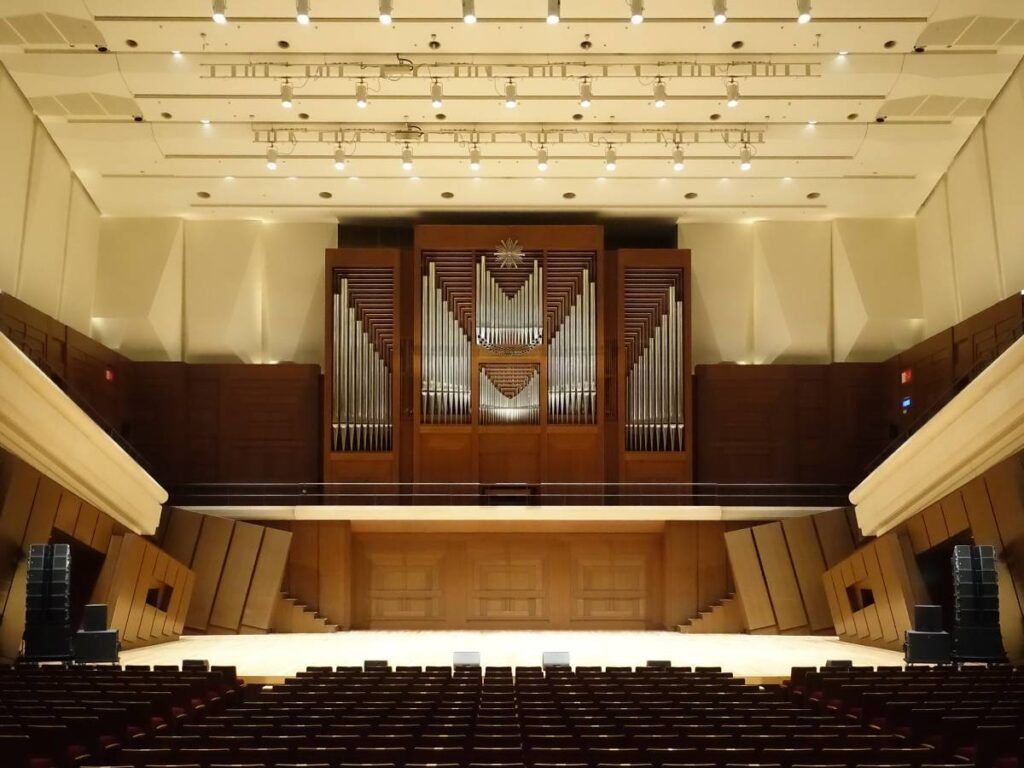 The Sumida Triphony Hall's ideal acoustics are enhanced by amplification of live audio by a main L/R system of six L-Acoustics Kara II completed by two SB18 subwoofers per side