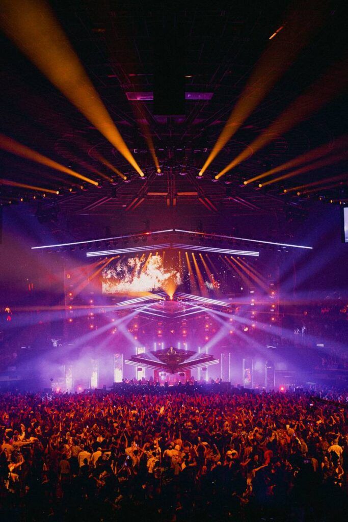 For Summit’s shows, just 28 L-Acoustics L2 and six L2D concert sound system enclosures easily filled the massive arena