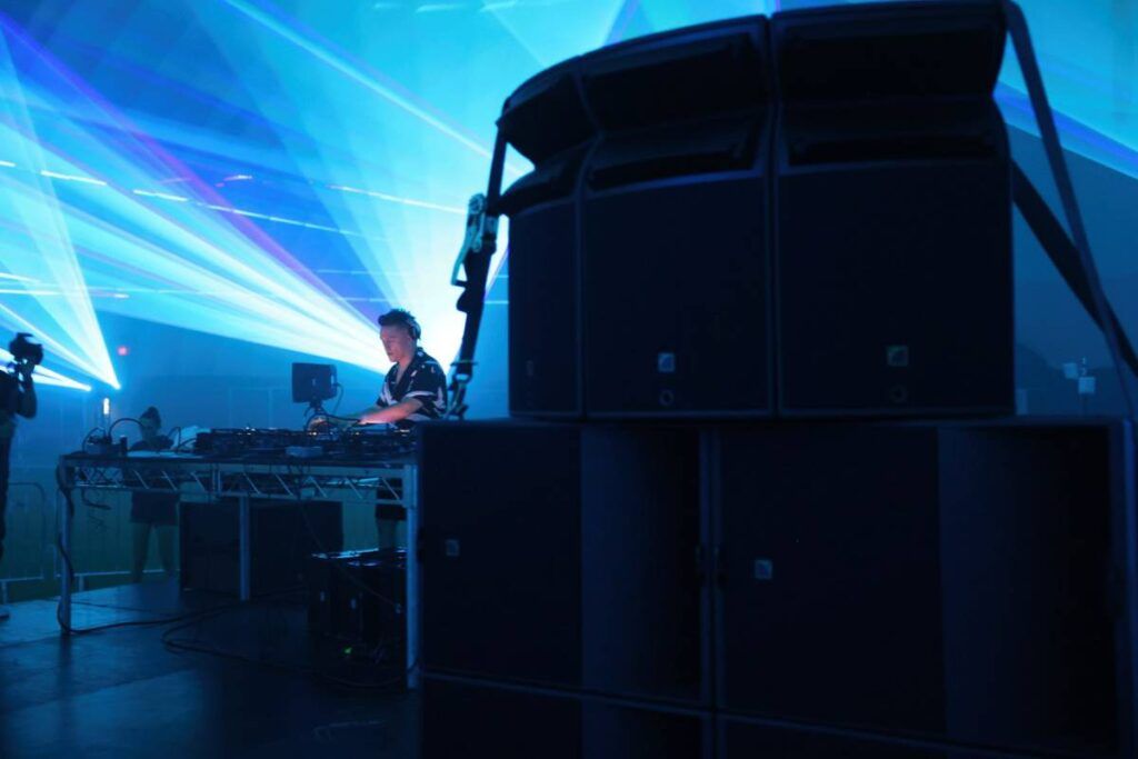 The Chill Dome’s system consisted of three L-Acoustics A15 tops per side working in harmony with four KS21 subs per side