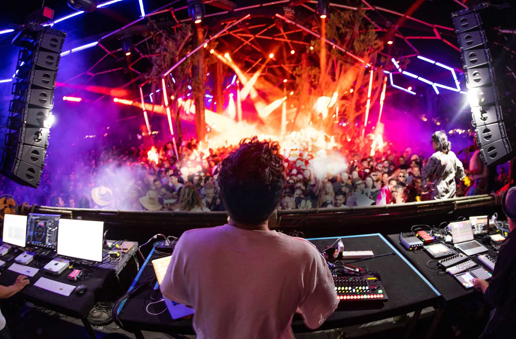 L-Acoustics DJ featured solution illustration