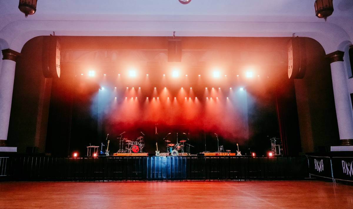 Live Nation’s Two Historic Riverside Venues Standardize On One Concert Sound System: L-Acoustics L Series featured image