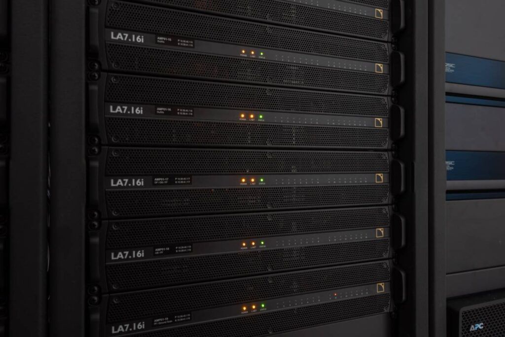 Sixteen LA7.16i and three LA12X amplified controllers drive the entire system