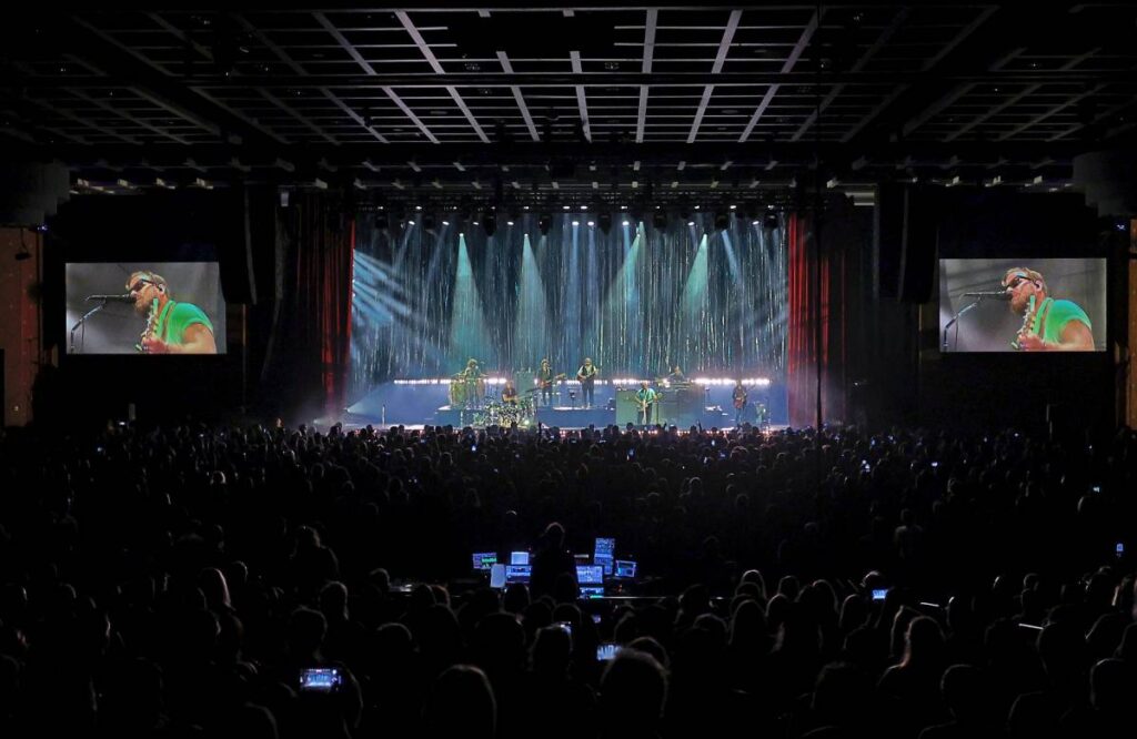 The Black Keys performing on Borgata Event Center’s new L-Acoustics L Series loudspeaker system (photo credit: Tom Briglia)