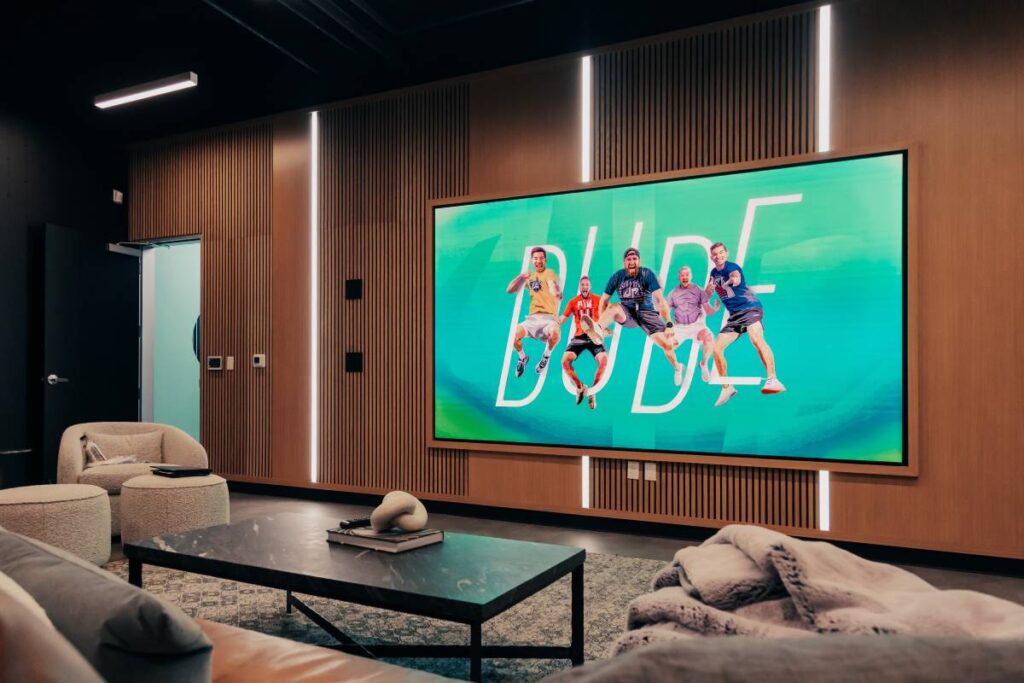  Another view of one of the X4i/SB10i-equipped flex spaces