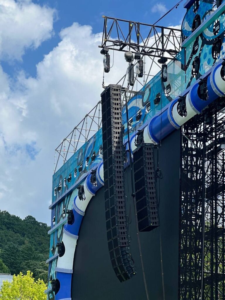 The Summer Swag 2025 featured main left-right arrays of 16 K1 and four K2 per side, with eight L-Acoustics K1-SB subwoofers flown behind