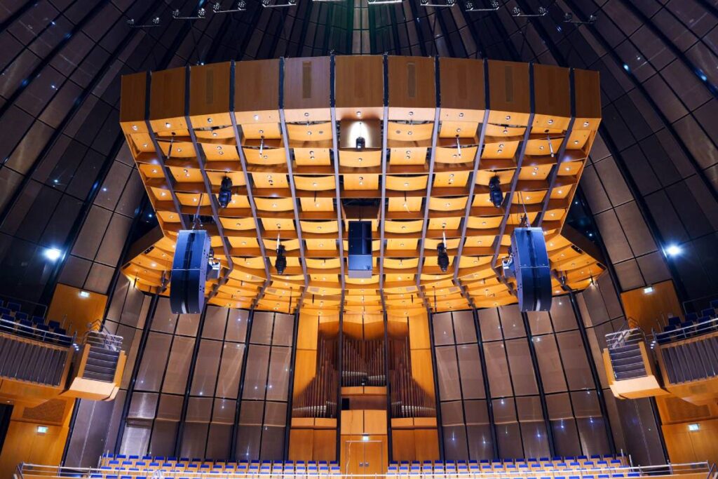 Tonhalle Düsseldorf required a powerful, rider-friendly sound system that could satisfy touring engineers across every genre while respecting the hall's classical music heritage and L-Acoustics L2 emerged as the best solution