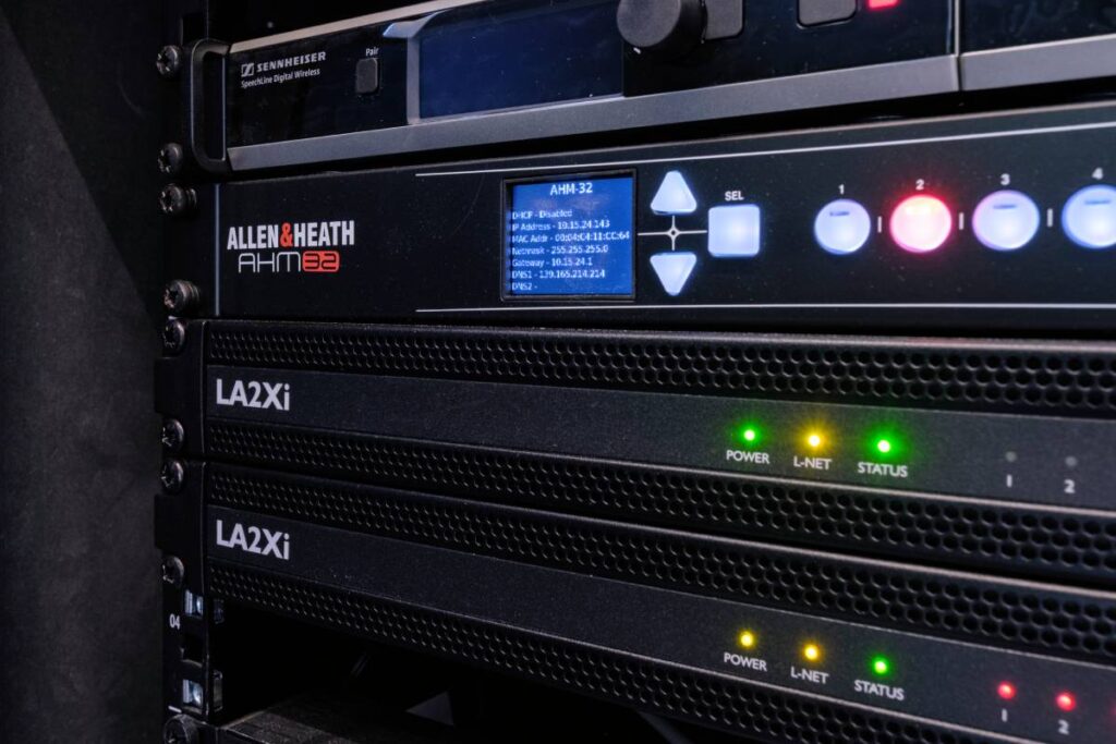 L-Acoustics loudspeakers are paired with LA2Xi and LA4X amplified controllers ©Alexandre Aretz