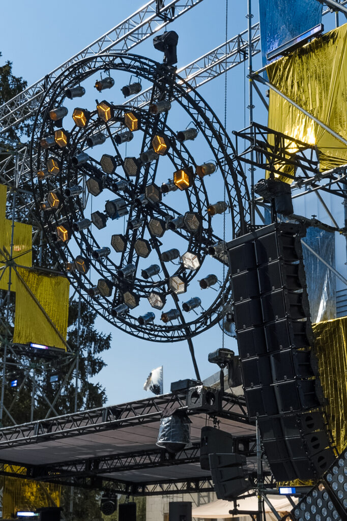 The electronic stage featured three hangs: two clusters of six L-Acoustics K3 over three Kara each, plus an out-fill hang of four further Kara ©Yaroslava Mazur
