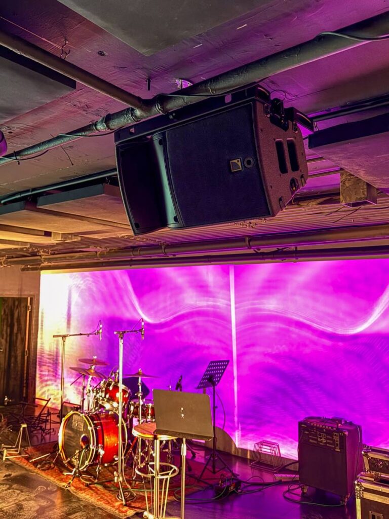 The compact L-Acoustics A10 Wide system was rapidly installed by Vision One, ensuring zero downtime for the venue's nightly live programming