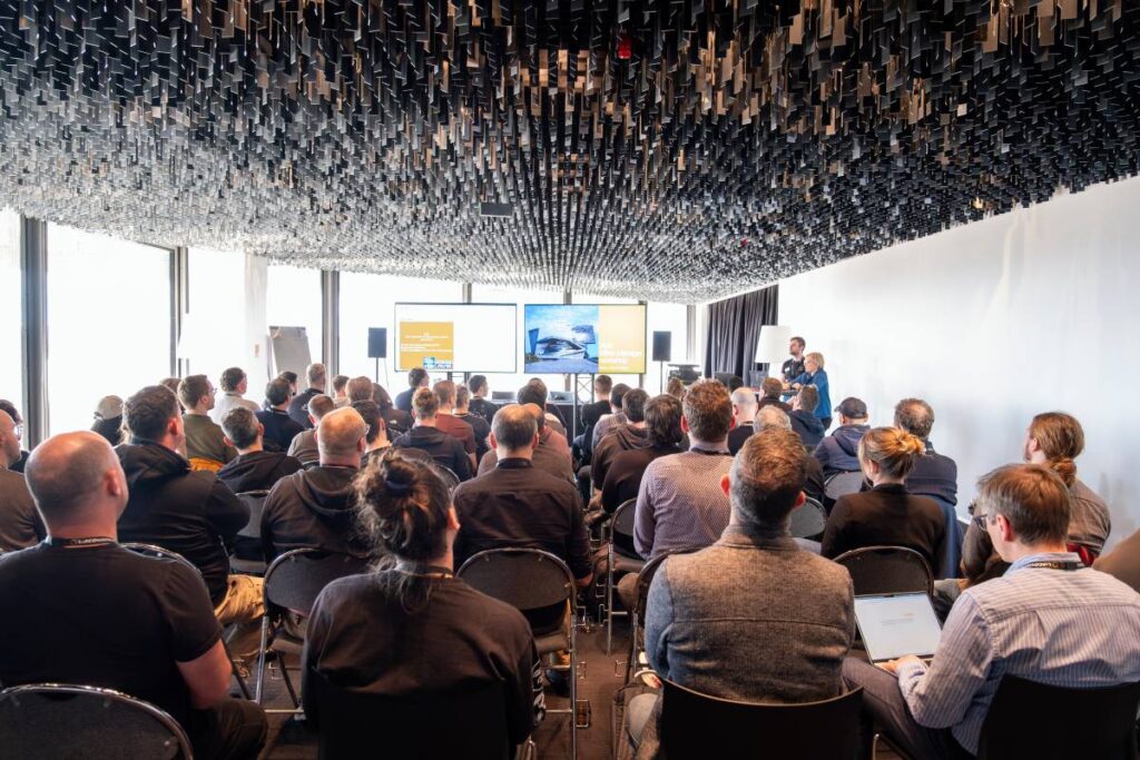 Students at participating universities have access to the L-Acoustics learning community of 20,000 professionals